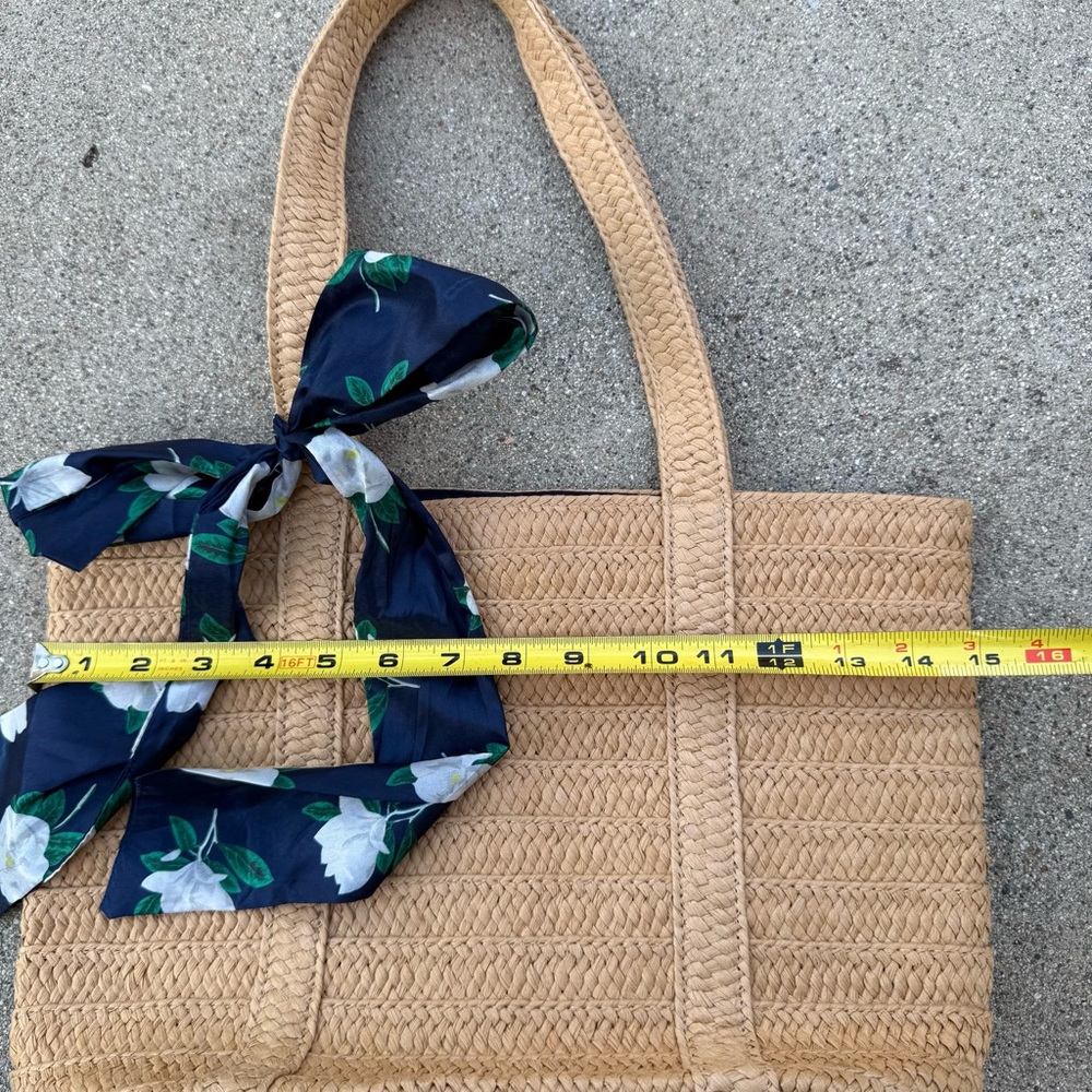 Draper James Straw Tote Bag with Floral Tie Scarf preloved - Picture 8 of 12